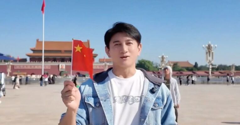 “不赚钱也是这个立场”！演员吴奇隆被曝因国庆期间手举国旗遭台湾取消活动，本人继续晒爬长城、游览北京天坛视频，坚持称“我们国家​​​”