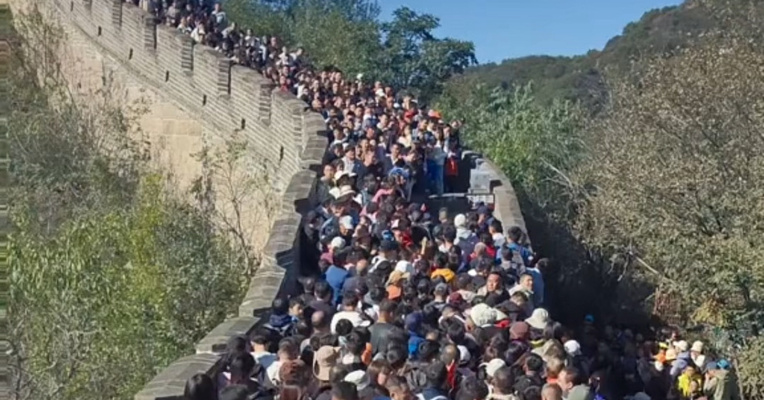 创历史新高！国庆假期全社会跨区域人员流动量超21亿人次，日均超3亿人次