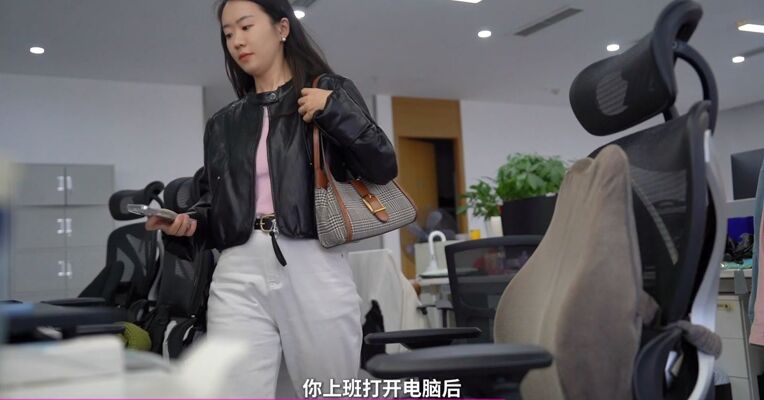 老板想复制「打工圣体」，员工想请「电子外援」，AI办公在抢什么？