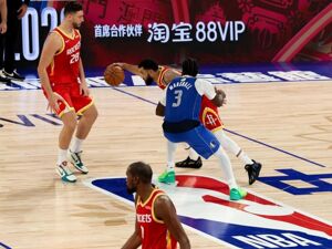 马云、蔡崇信现身NBA中国赛：一场赛事背后，阿里在赌88VIP和AI的长期价值