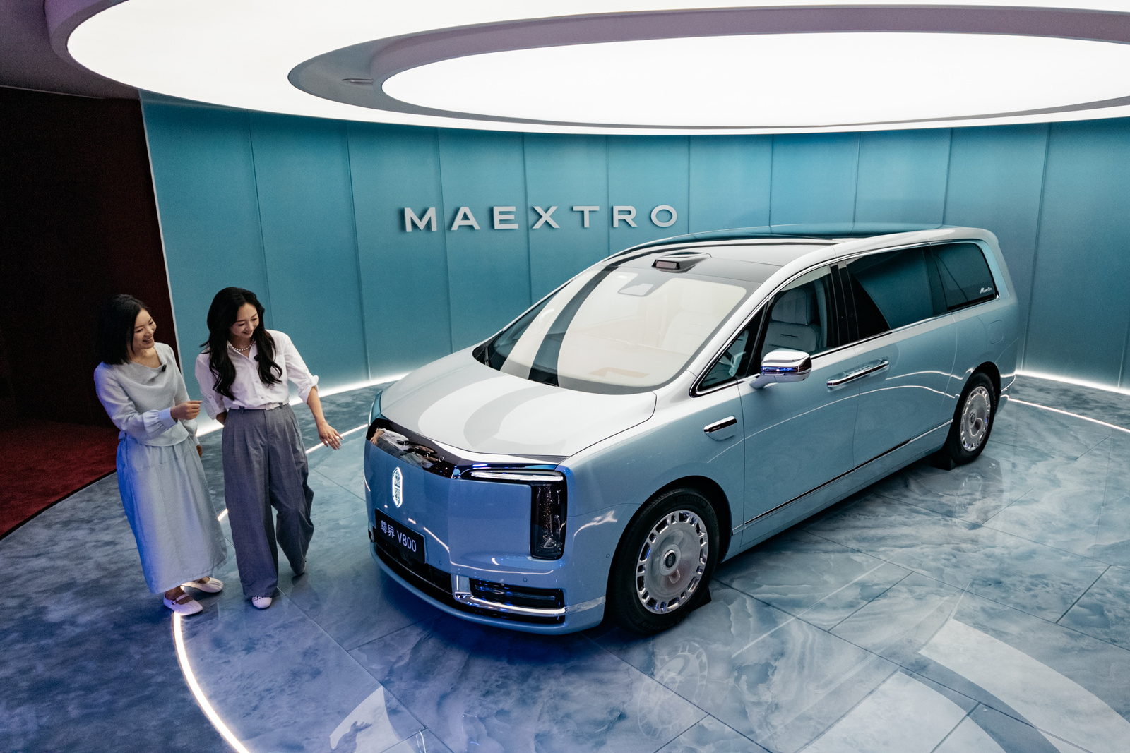 实探尊界门店：看车者寥寥，销售员反复强调“刹车没问题”且无人退车，检测报告仅私下与用户沟通