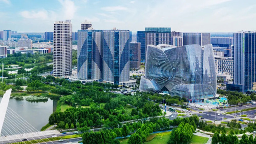 巨头“加注”，这个中部省会“硬气”起来了？
