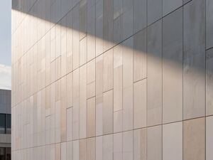 “瓷砖大王”黄建平旗下上市公司四通股份正式“摘星脱帽”，年内股价逆势涨超73%