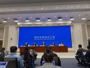 今年我国人形机器人整机产品产量预计将突破10万台！工信部：将深挖民生等领域重点场景需求，形成一批标杆应用