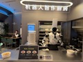 机械臂掌勺、机器人炒菜：京东七鲜小厨首家“无人后厨”落地，餐饮业效率革命要来了？