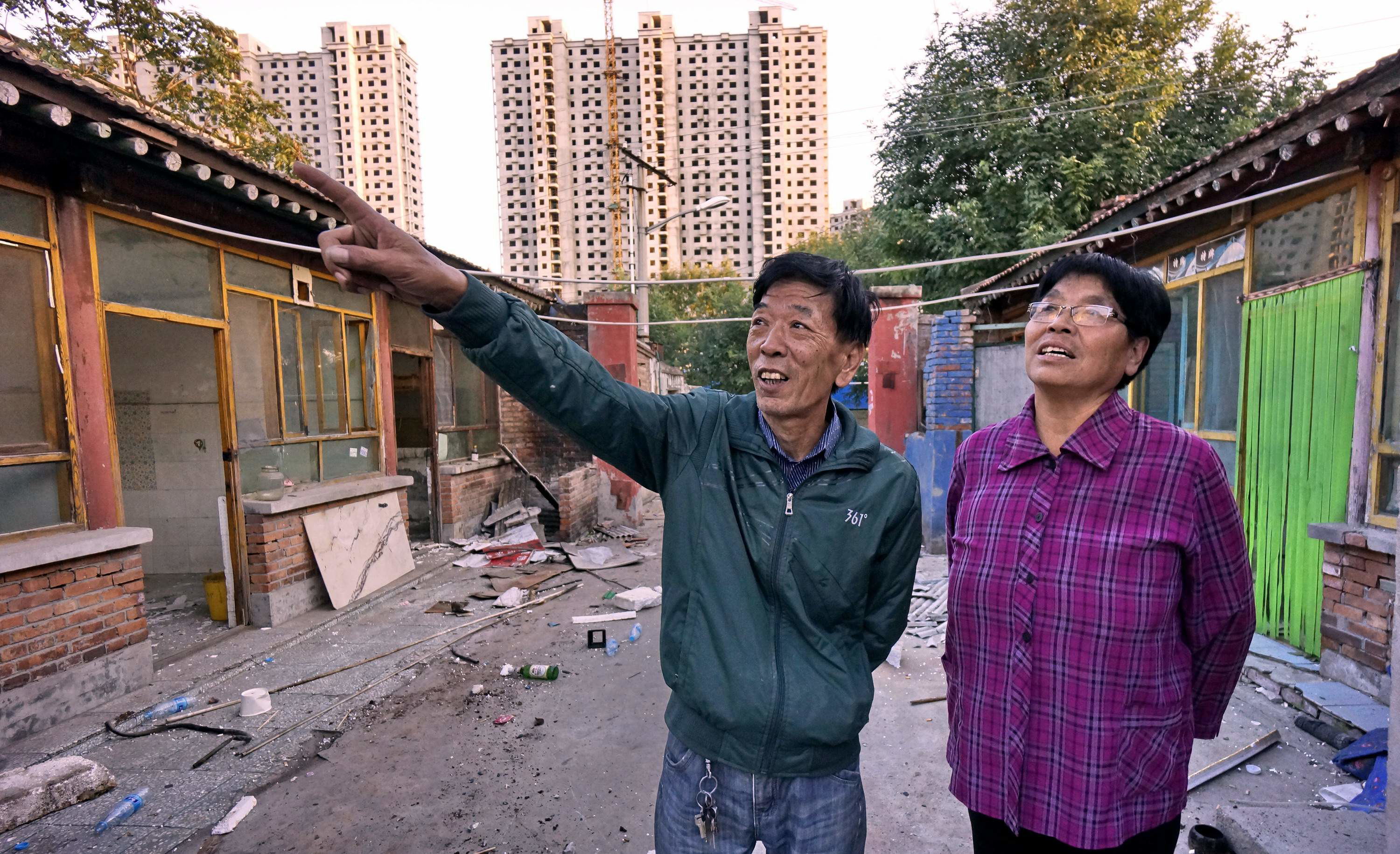 " 说到这次拆迁,潞城镇常屯村62岁的村民马保瑞说,那真是"跳脚高兴".