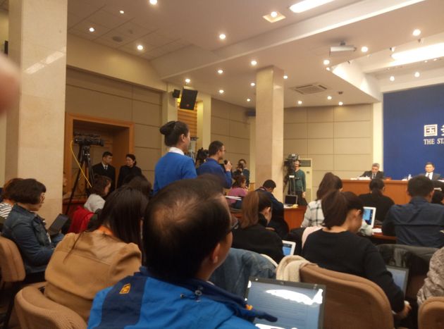 余答新华社记者问:在推进修订上市公司治理准