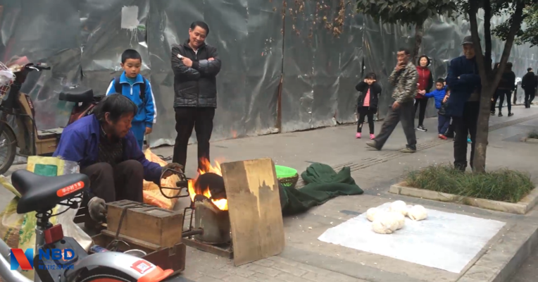 每经原创 | 中国传统爆米花是怎么做出来的？