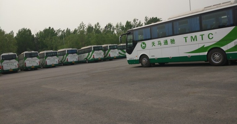 北京一度假村停车场汽车起火 附近还有数十辆新能源大巴