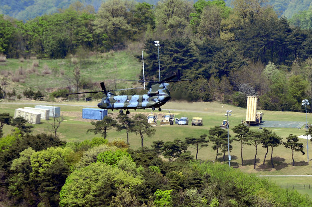 "萨德"系统部分装备运抵首尔以南约70公里处的美军驻韩国乌山空军基地