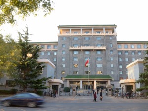 国家发改委：我国企业杠杆率稳中趋降 债务风险趋于下降