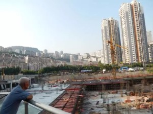 盼了一年的国庆黄金周，售楼小姐姐等来的却是眼泪…