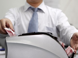 郑眼看盘：权重股再占上风 关注经济指标