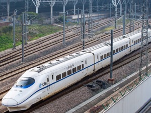 西安至榆林开行首辆“众筹”火车   开不开、啥时开？你坐火车你作主！