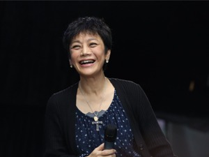对话64岁少女张艾嘉：很多女星30岁就嫁入豪门退休了，我不会这样