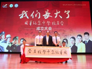 今天是国家扶贫日，他的扶贫故事令国人感动！