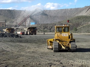 业绩增长283.85%未达预期 厦门钨业股价下跌7%