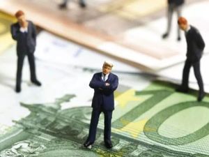趣店IPO上演暴富传奇，独家揭秘贷款信托方资金来源，背后浮现这一大金主！