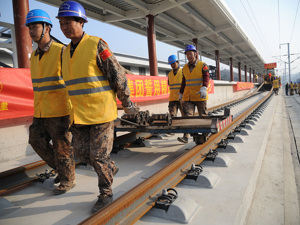 西安-成都航班锐减背后：高铁未通压力先至 铁路票价有优势
