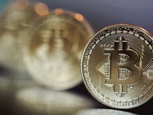 多重利好消息推动 比特币价格突破53000元