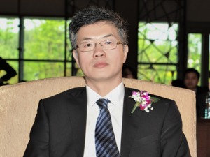 中国商业联合会副会长、中华全国商业信息中心主任王耀：消费升级 人们从买商品转向买服务