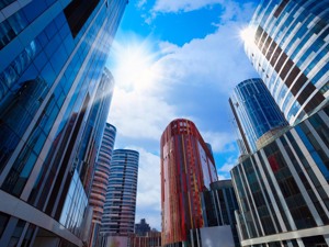 多个城市房价跌回一年前 楼市资金会转战股市吗？