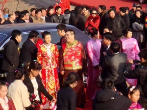 5年“败光”120亿身家！高调迎娶明星的山西前首富如今成“老赖”  