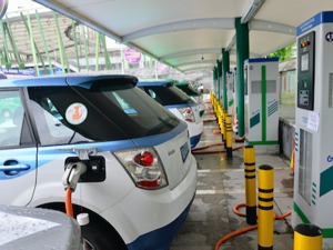 比亚迪拟设62.5亿基金 大规模推进云轨
