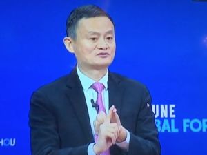 马云谈垄断：没有那么容易 我每天都担心阿里巴巴掉队