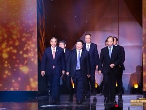 曹德旺、宗庆后、马蔚华等商界名人谈创业：“九死一生”也要“创业到老”  上市只是新起点