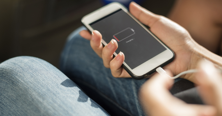 原创丨老iPhone变慢引发第三起集体诉讼，苹果被指欺诈