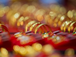 国际金价破千三关口 2018年多重因素刺激仍看涨