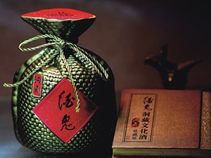 酒鬼酒新版包装现停用风险 授权方诉请解除合同
