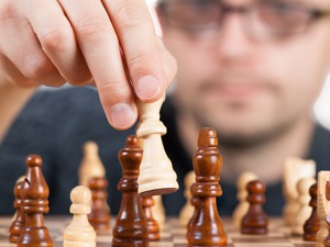 郑眼看盘：顺势而为 不与超级主力对着干