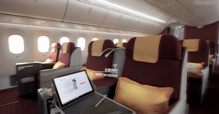 视频丨中国民航史首个开放手机使用的航班马上起飞   航企竞速空中上网破冰