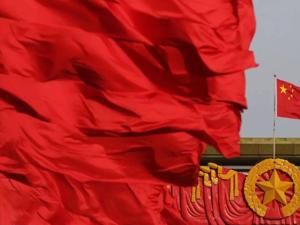 银监会：努力抑制居民杠杆率 继续遏制房地产泡沫化