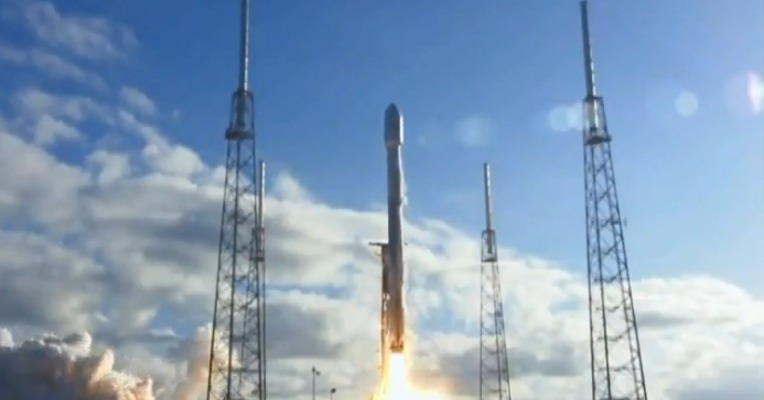 视频丨SpaceX成功发射火箭“猎鹰9号”！