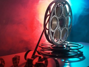就在刚刚，2月电影票房突破100亿元，刷新多项世界纪录！