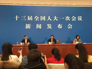 两会观 | 全国人大发言人新面孔张业遂：微笑中的大国自信