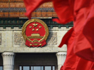 政府工作报告：2018年GDP增长目标6.5%左右 提高个税起征点