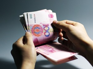 李克强：提高个人所得税起征点 增加专项费用扣除