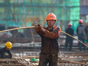 今年发展主要预期目标：城镇新增就业1100万人以上 城镇调查失业率涵盖农民工等城镇常住人口 