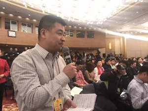 每经记者两会提问财税改革，财政部部长肖捷评价：“很专业，很重要”