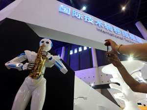 机器人渐受青睐  “智生活”引领消费升级