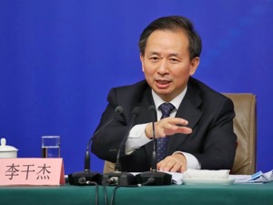 中国"洋垃圾"禁令让外国混乱？环保部部长这样怼回去