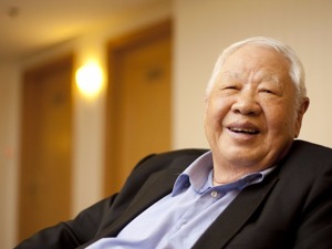 “诗魔”洛夫去世  诗坛少了“灵气” 曾凭长诗《漂木》于2001年获诺贝尔文学奖提名