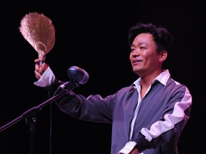 首位一线影人现身领取"金扫帚" 王宝强向观众致歉