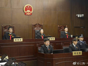 吴小晖被控职务侵占：100亿元保费“不记账”划款至产业公司 