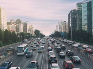 发改委：1-2月全社会物流总额为36.8万亿 同比增7.7%