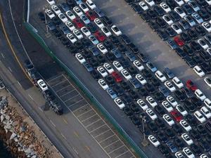 遏制进口车 特朗普实力演绎 "对自己好点对别人狠点"